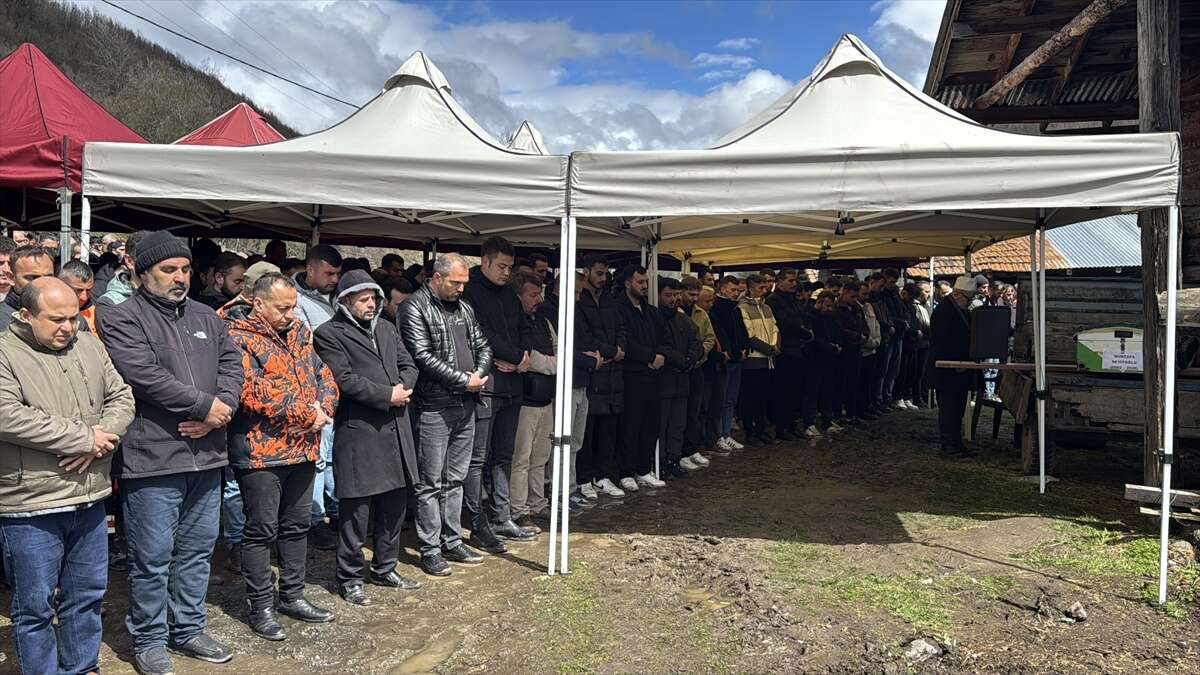 Ankara’daki ters yön faciasında ölen 5 kişi toprağa verildi 8